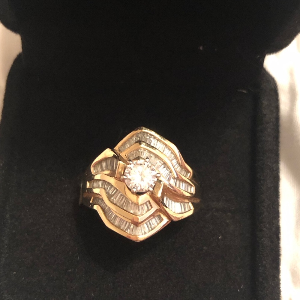 Beautiful Diamond Engagement/Wedding Ring